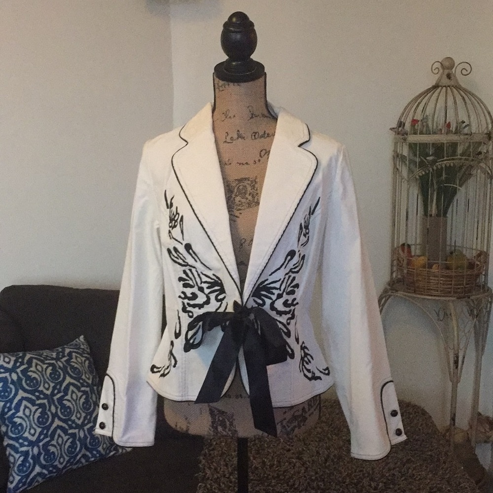 ASHRO white & black vest ⚪️🖤⚪️